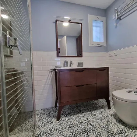 Del Alcazar Viejo De San Basilio Apartment